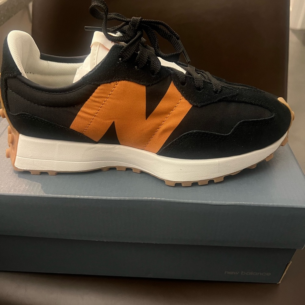 New Balance 327- Brand New Men’s Sz 8/ fits Women’s Sz 9.5